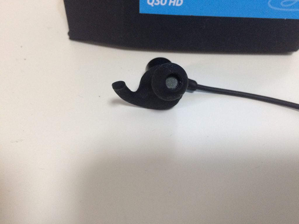 SOUNDPEATS Q30 HD Bluetooth イヤホン 左耳部分