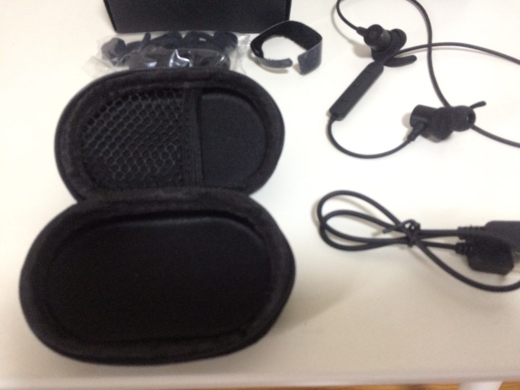SOUNDPEATS Q30 HD Bluetooth イヤホン セミハードケース
