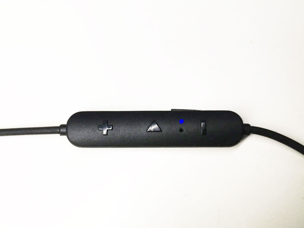 SOUNDPEATS Q30 HD Bluetooth イヤホン スイッチ部分
