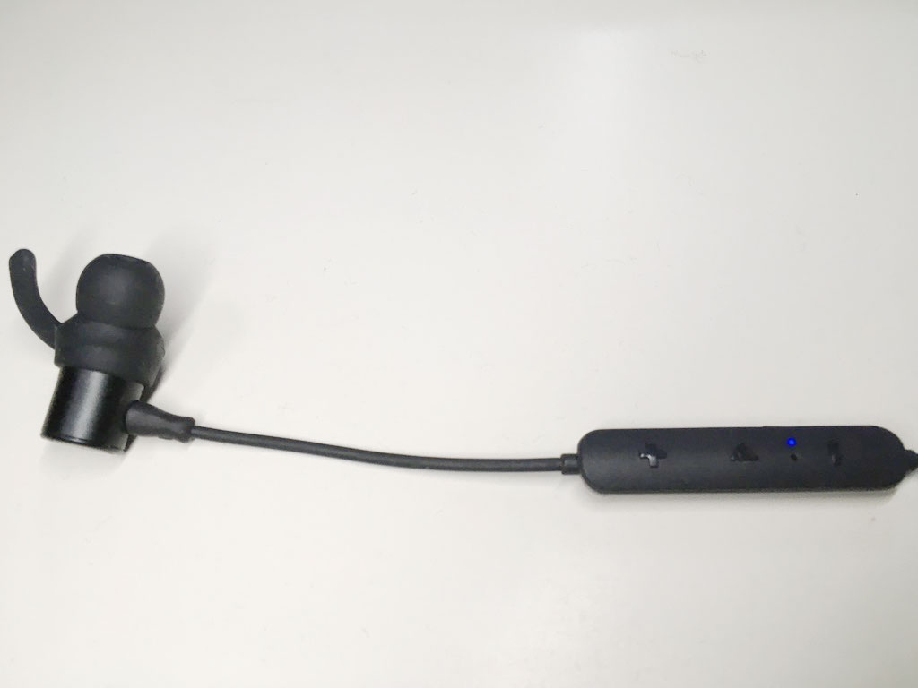 SOUNDPEATS Q30 HD Bluetooth イヤホン スイッチ部分