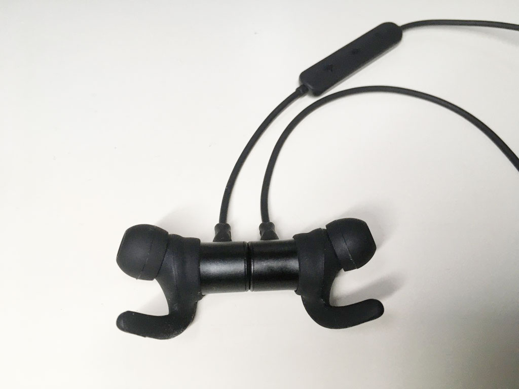 SOUNDPEATS Q30 HD Bluetooth イヤホン　ネックピース状態